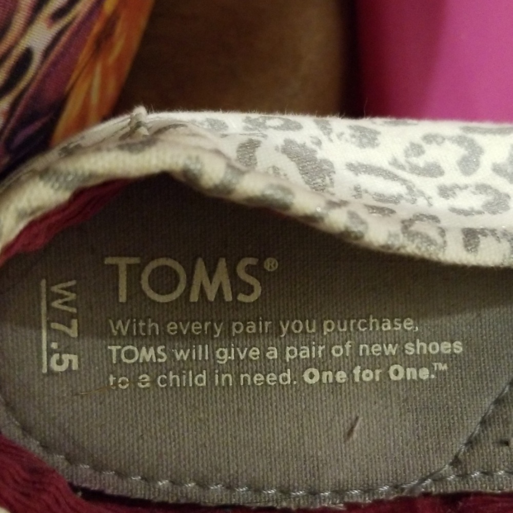 Toms - Picture 2 of 4